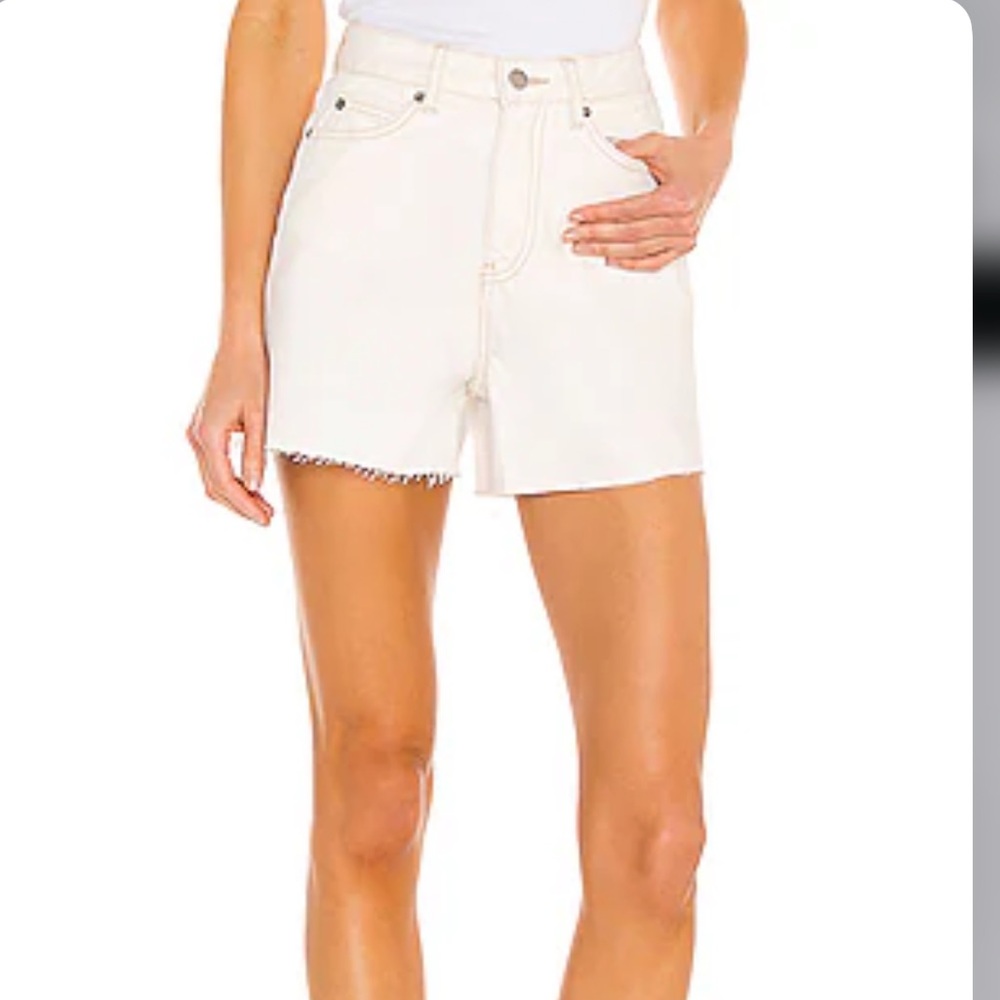 Nora Shorts in Light Ecru
DR. DENIM Size 26 REVOLVE DENIM SHORTS